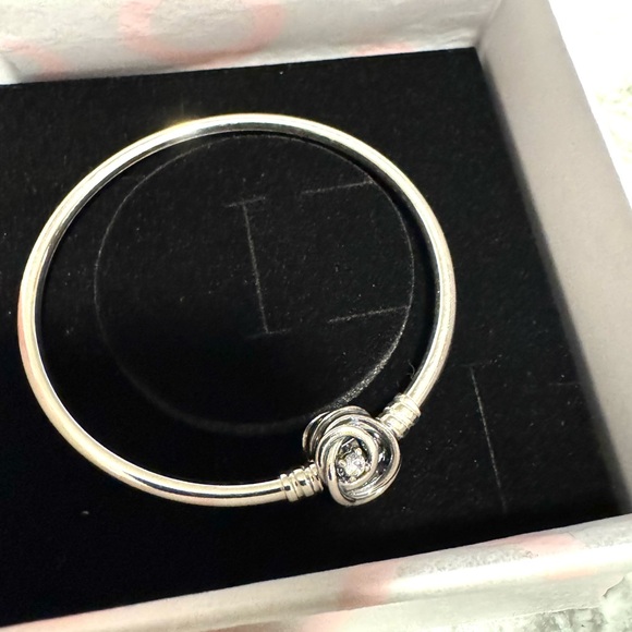 Pandora Moments Encircled Clasp Bangle - Picture 3 of 7